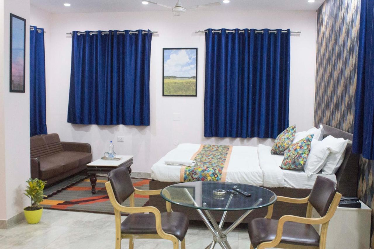 Jsb Hotel Faridabad Exteriör bild