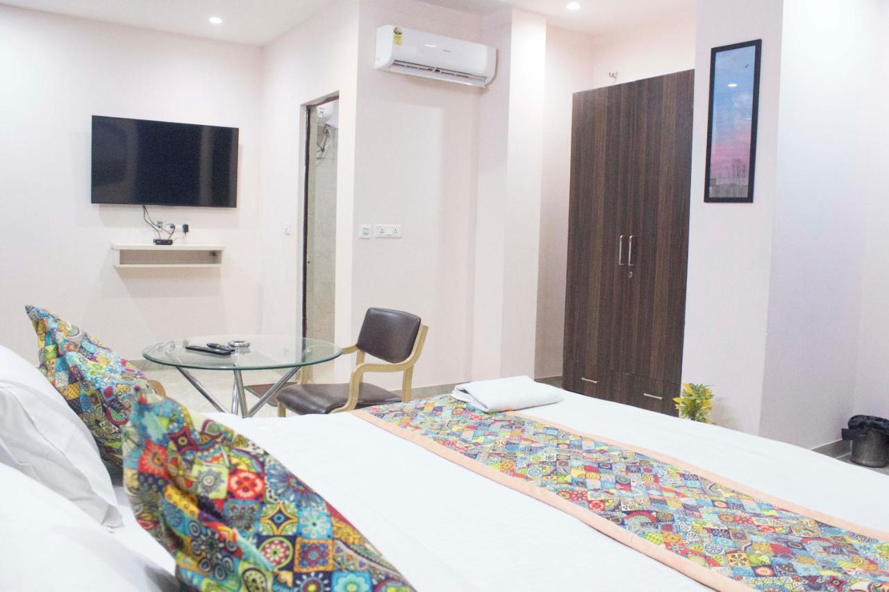 Jsb Hotel Faridabad Exteriör bild