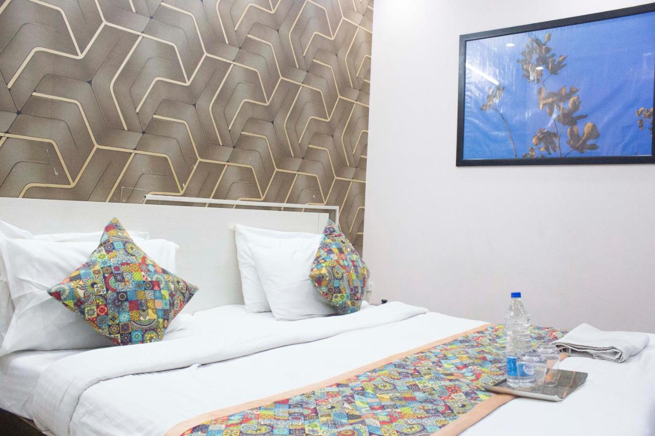 Jsb Hotel Faridabad Exteriör bild