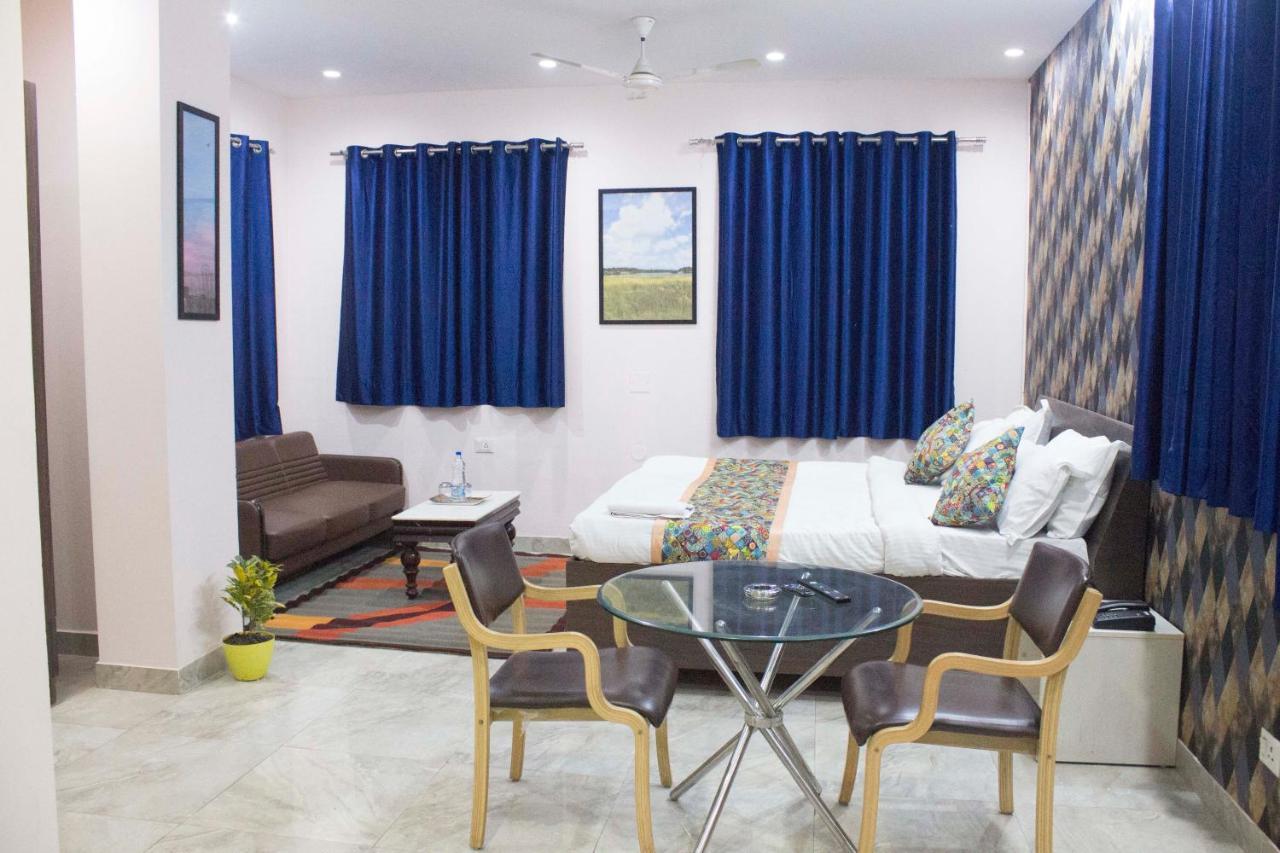 Jsb Hotel Faridabad Exteriör bild