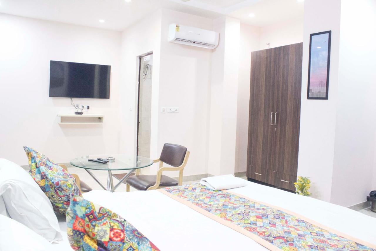 Jsb Hotel Faridabad Exteriör bild