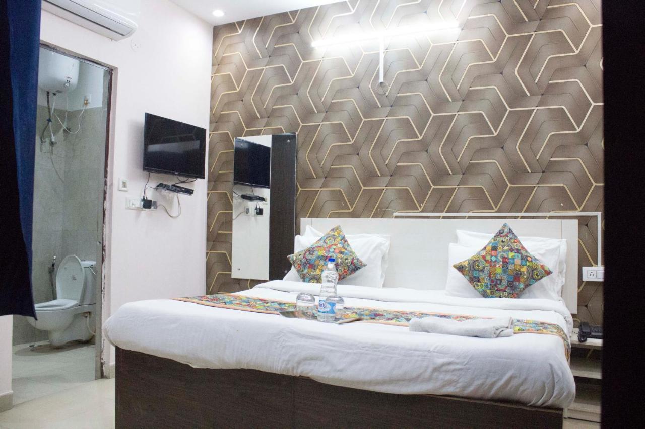 Jsb Hotel Faridabad Exteriör bild