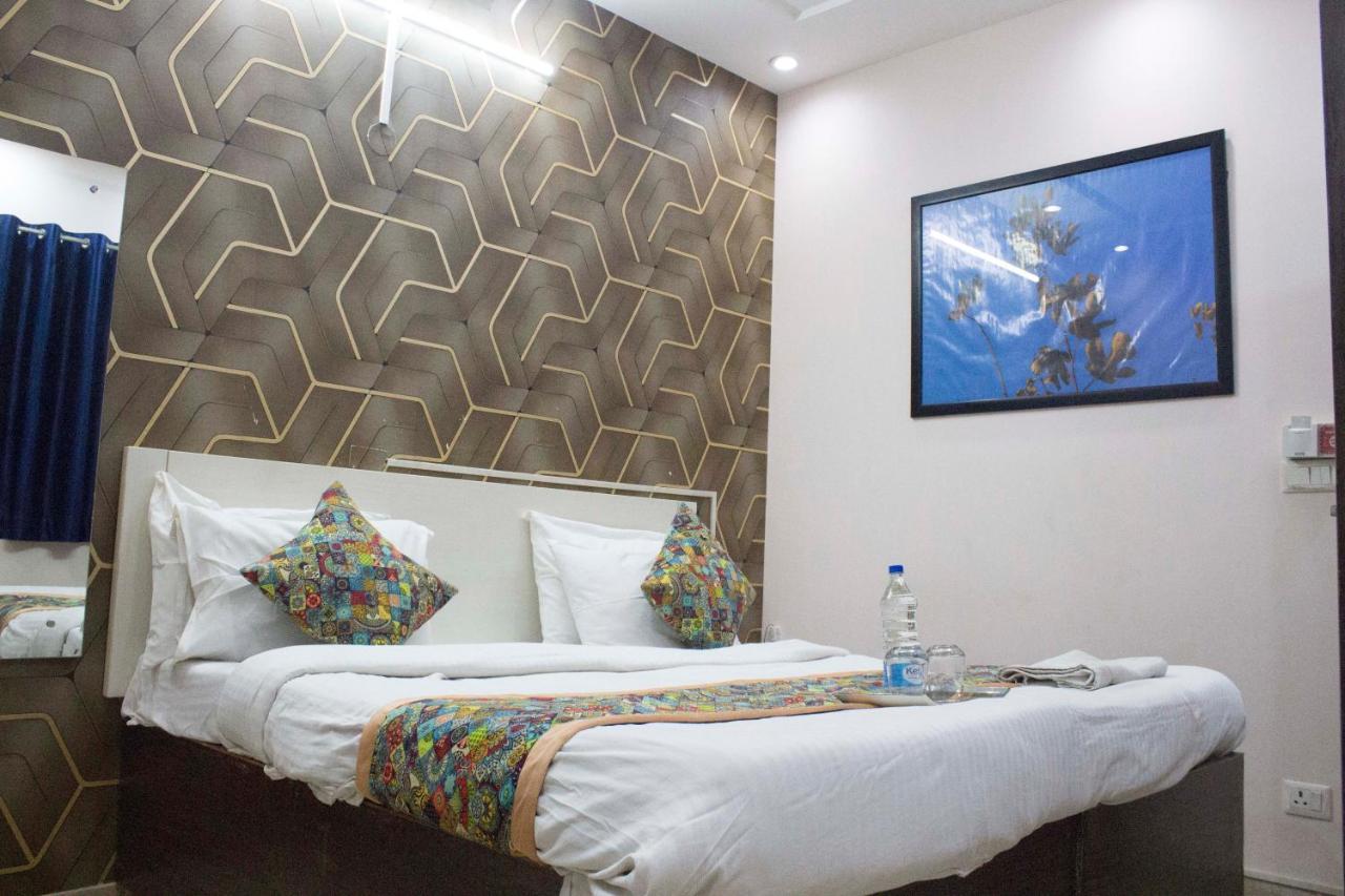 Jsb Hotel Faridabad Exteriör bild