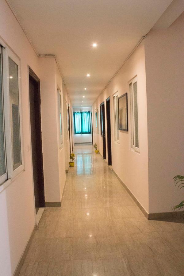 Jsb Hotel Faridabad Exteriör bild