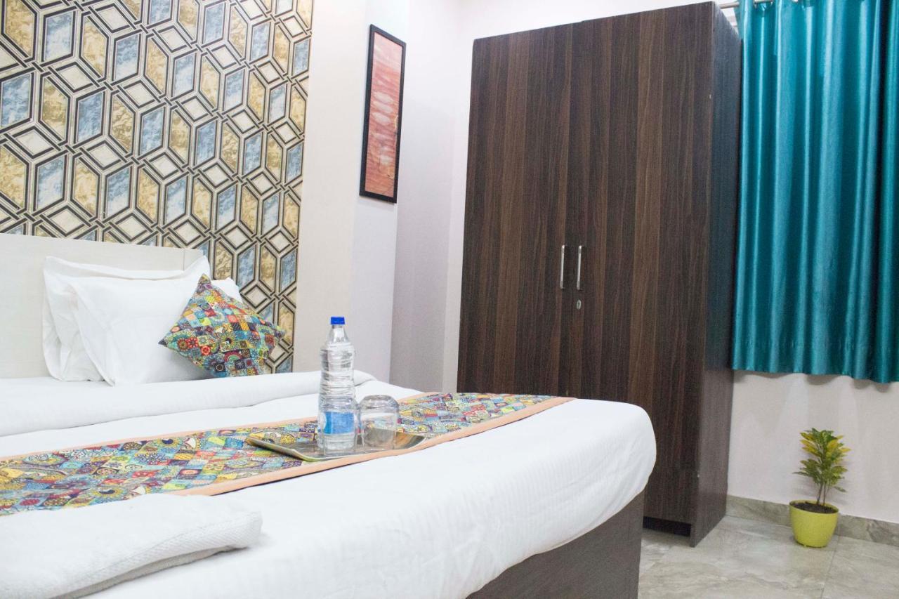 Jsb Hotel Faridabad Exteriör bild