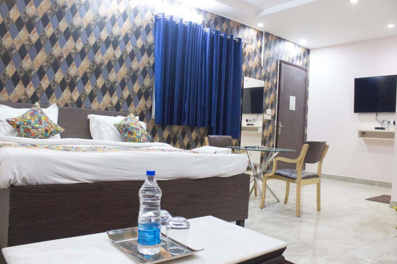 Jsb Hotel Faridabad Exteriör bild
