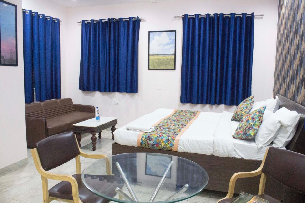 Jsb Hotel Faridabad Exteriör bild