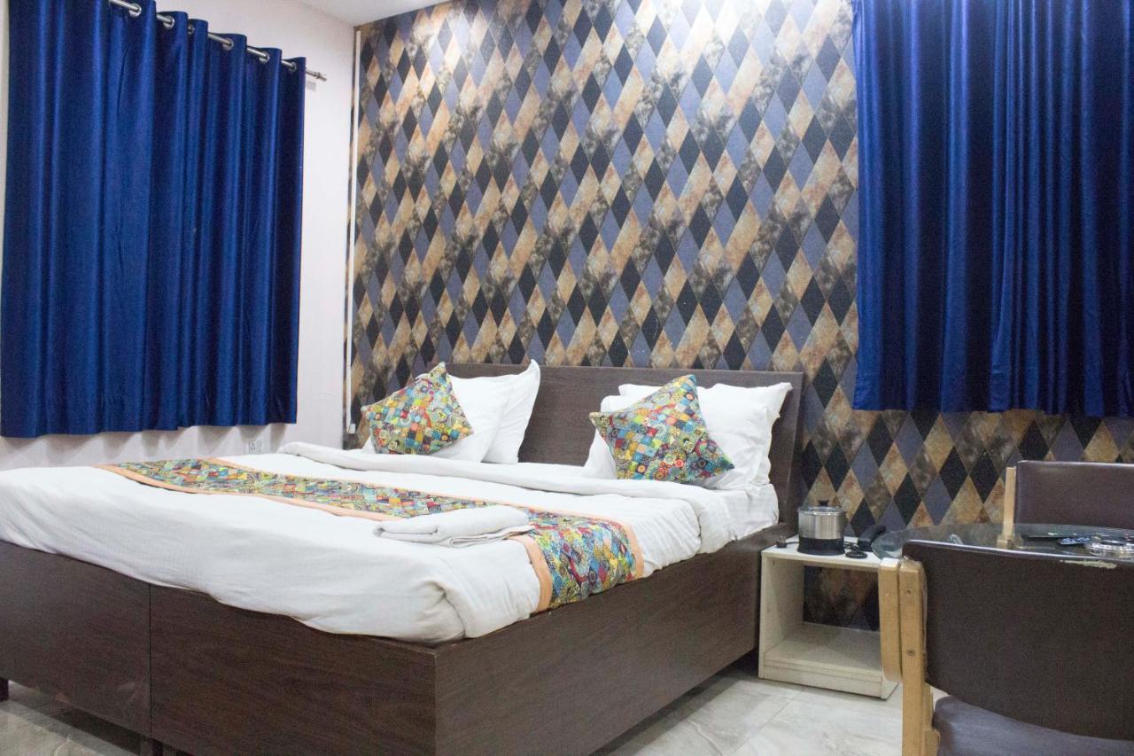 Jsb Hotel Faridabad Exteriör bild
