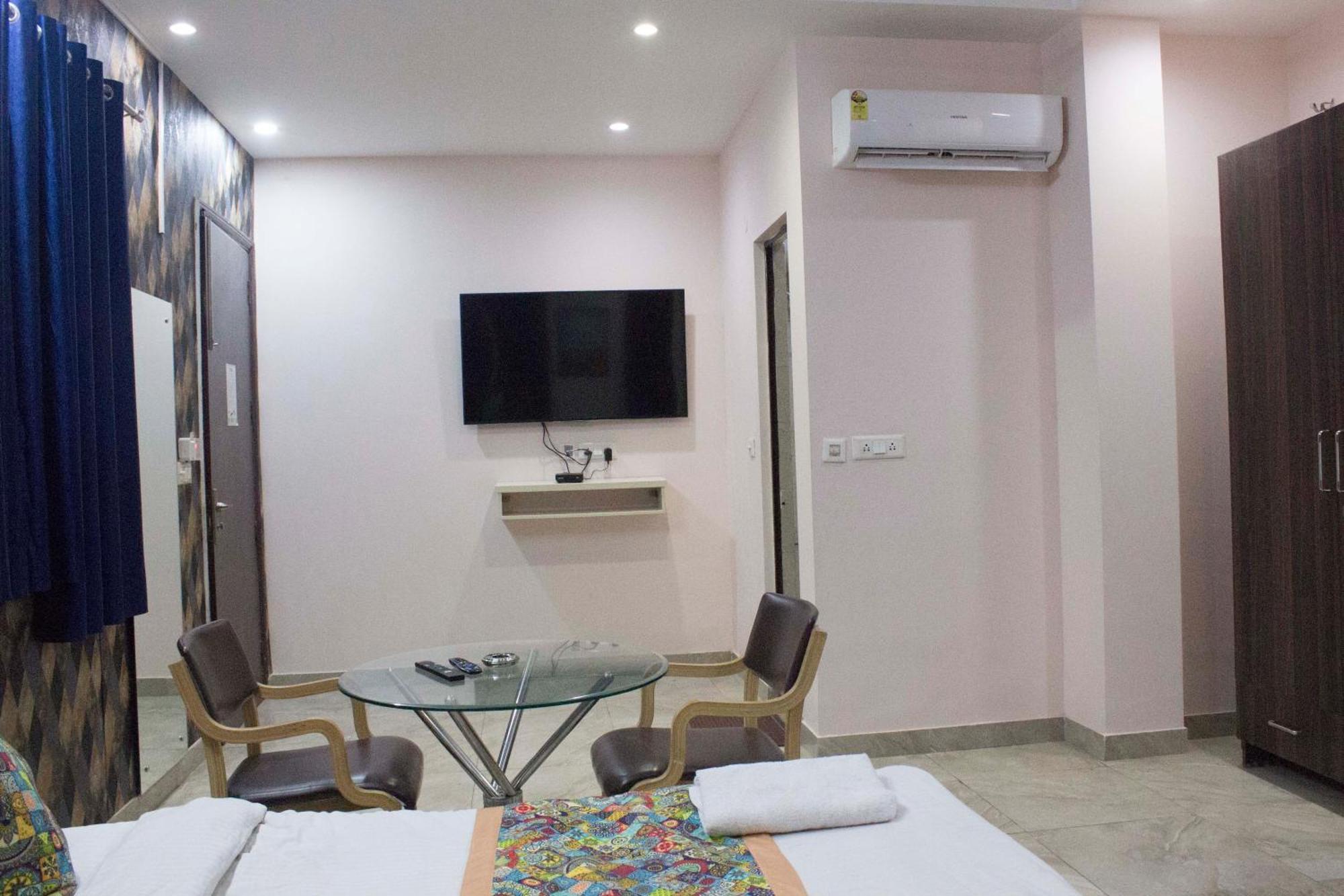 Jsb Hotel Faridabad Exteriör bild