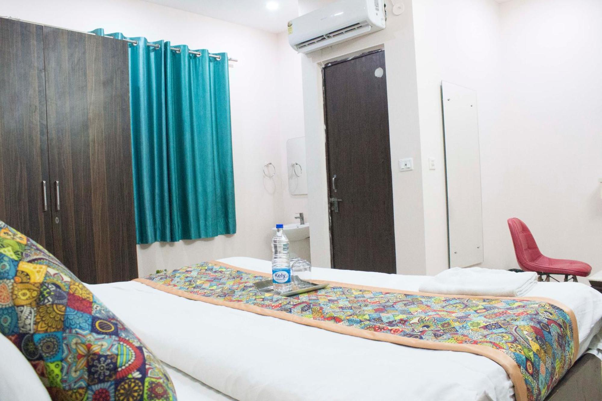 Jsb Hotel Faridabad Exteriör bild