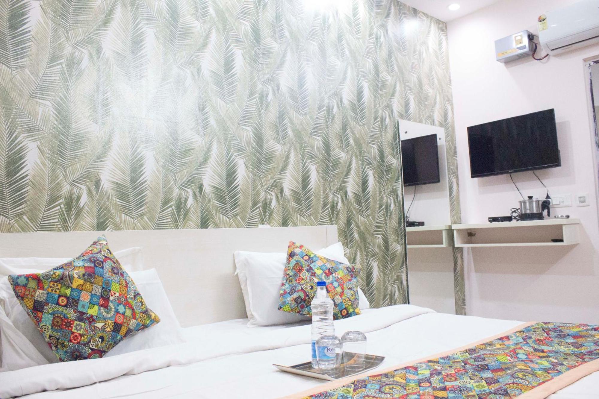 Jsb Hotel Faridabad Exteriör bild